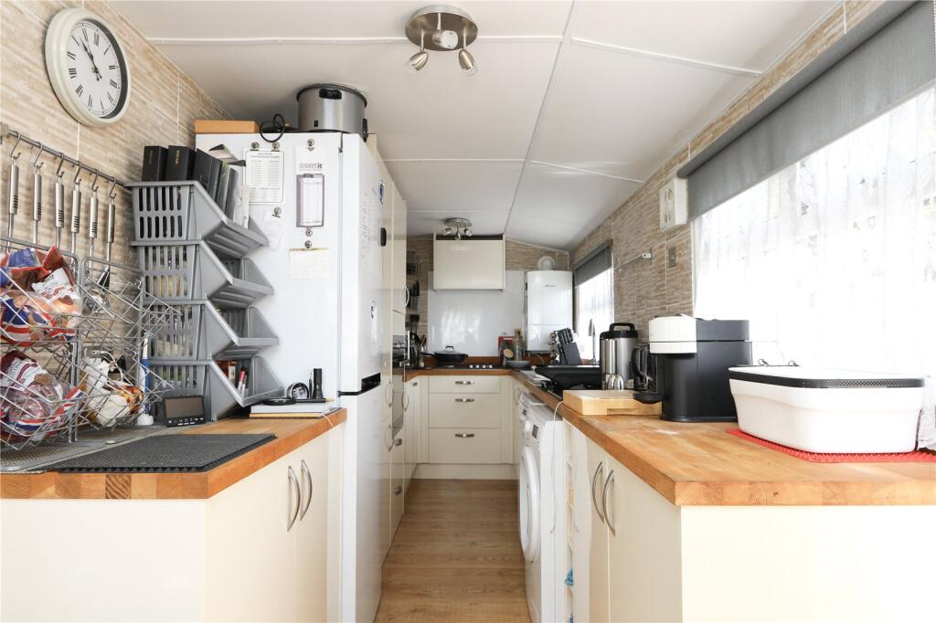 Woodlands Park, Almondsbury, Bristol, BS32 photo 3
