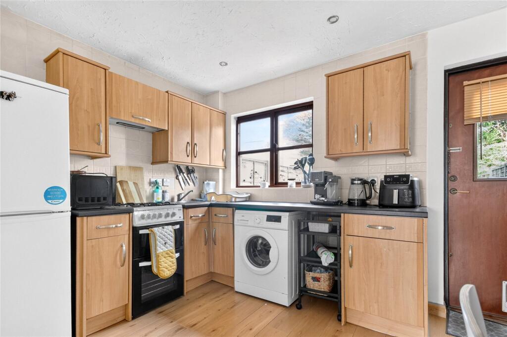 House in Winkfield, Bracknell Forest - View 3