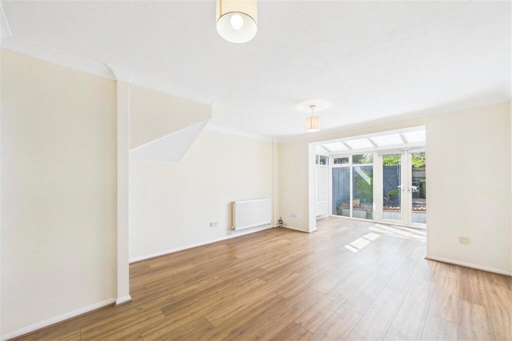 Little Copse Chase, Chineham, Basingstoke, Hampshire, RG24 - View 2
