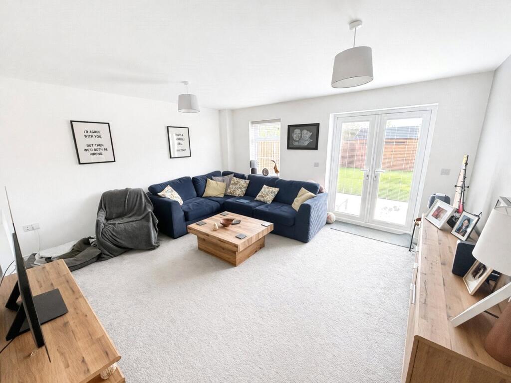 House in South Kesteven, Corby Glen - View 2