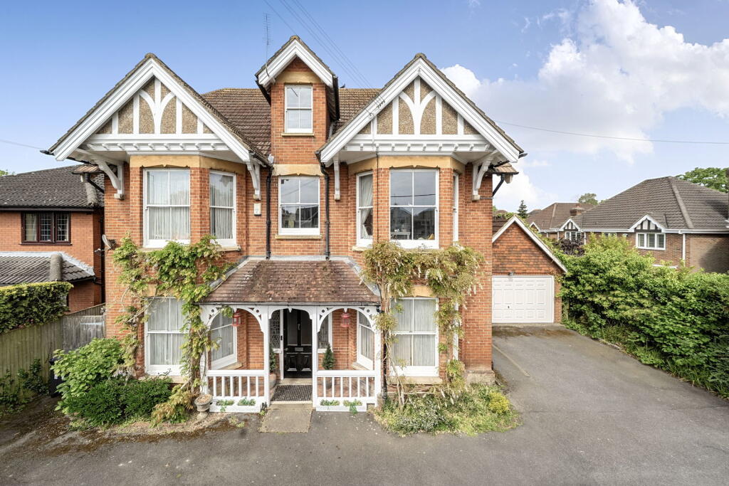 Main image of property: London Road, Uckfield, TN22 1HA