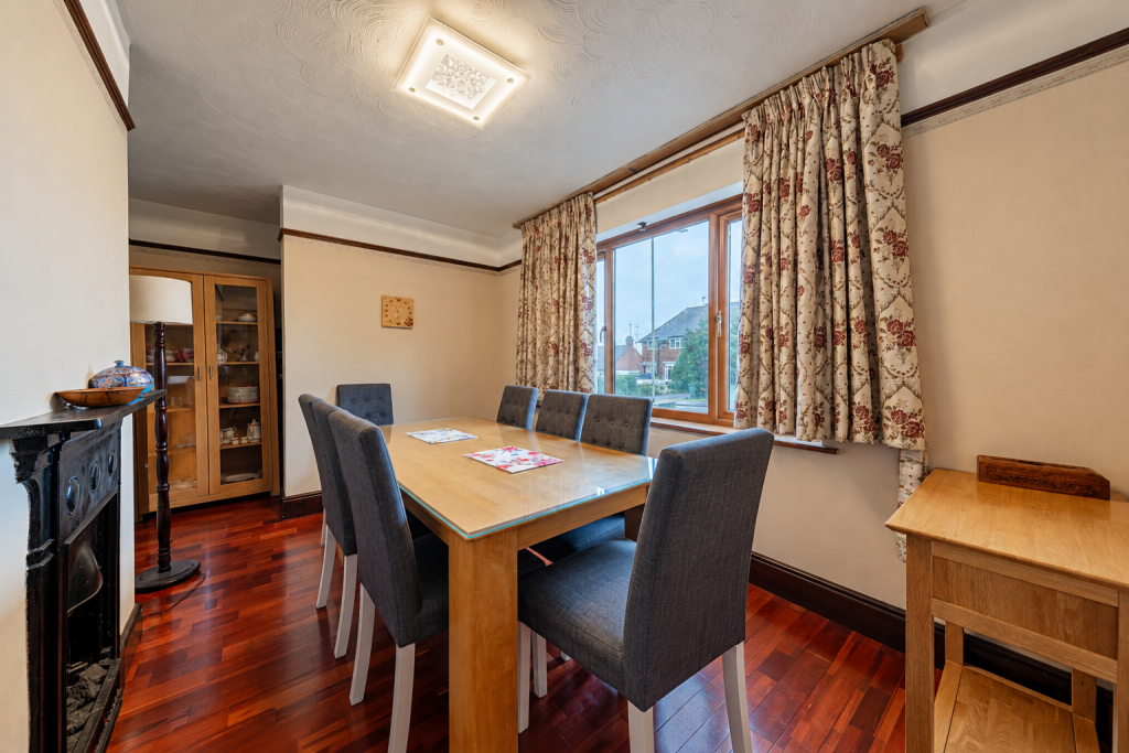 House in Blaby, Glenfields - More
