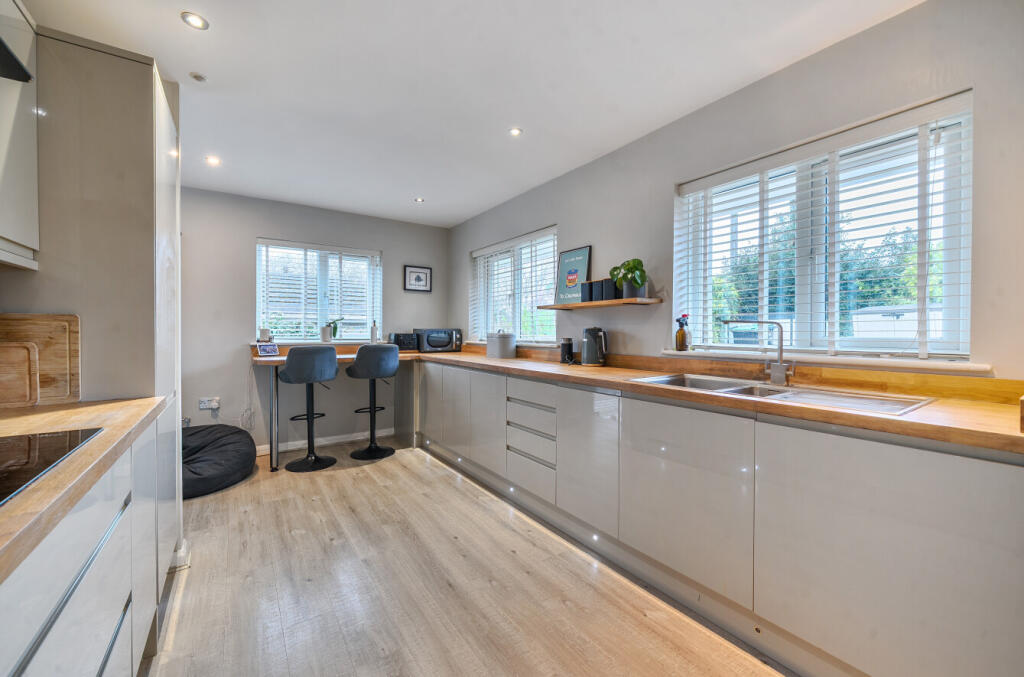 Smugglers Lane South, Highcliffe, Christchurch, BH23 - View 6