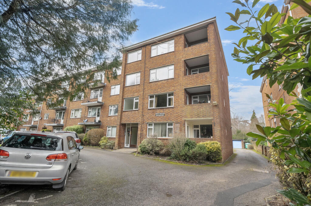 2-bed flat on Westwood Road, Highfield, Southampton, Hampshire, SO17, £200,000