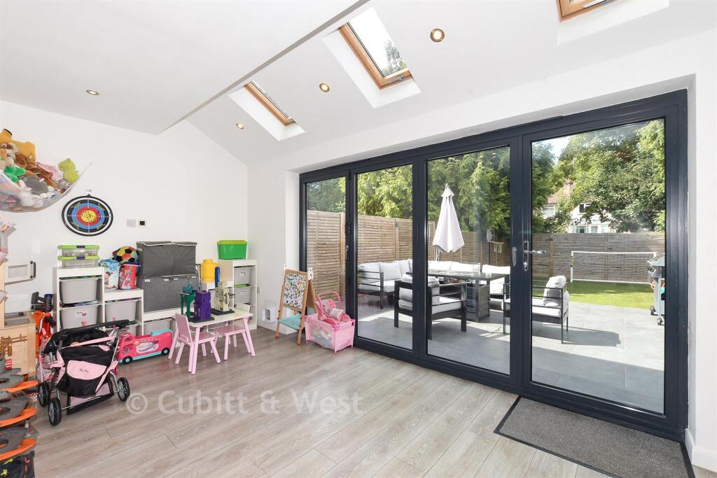 House in Croydon - More