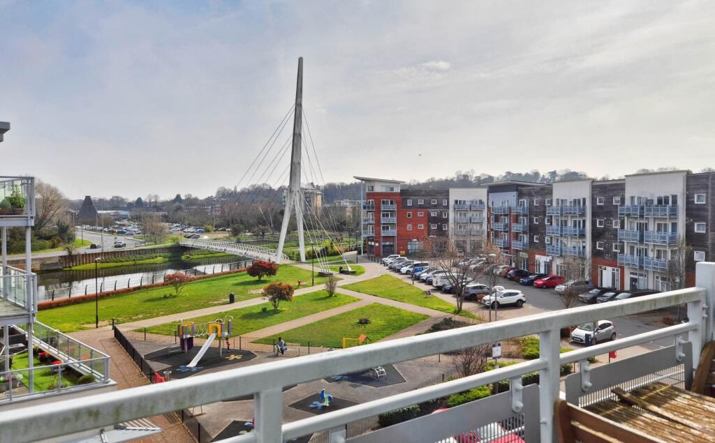Main image of property: Reavell Place, Ipswich