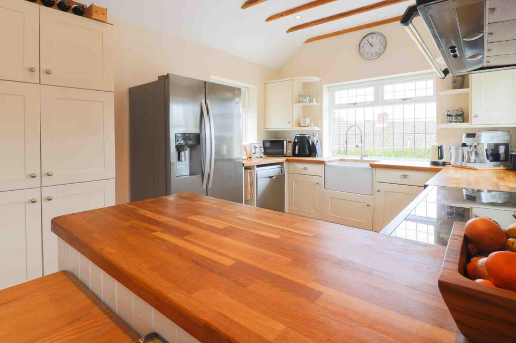 Meadow Close, Canterbury photo 4