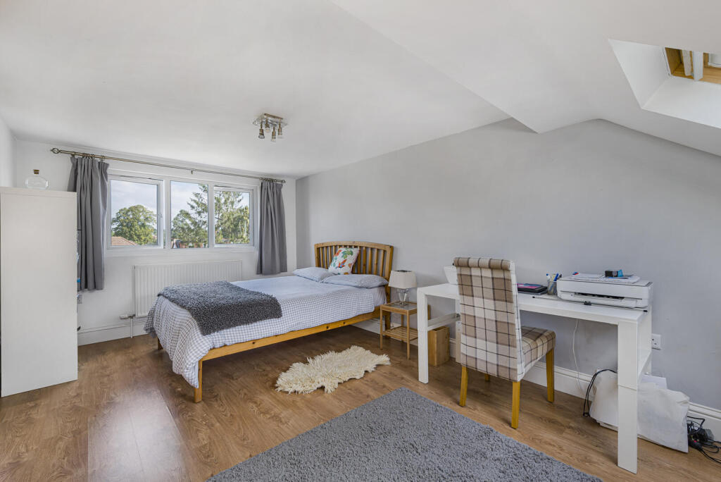 House in Bromley - More