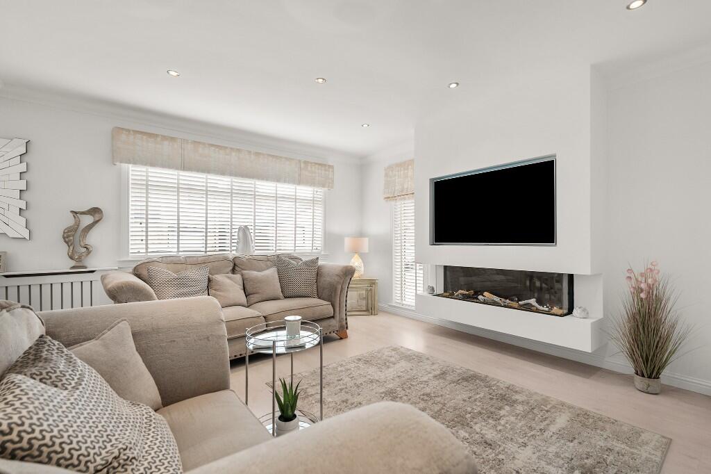 24 Waverley Park, Redding, Falkirk, FK2 9RT photo 3