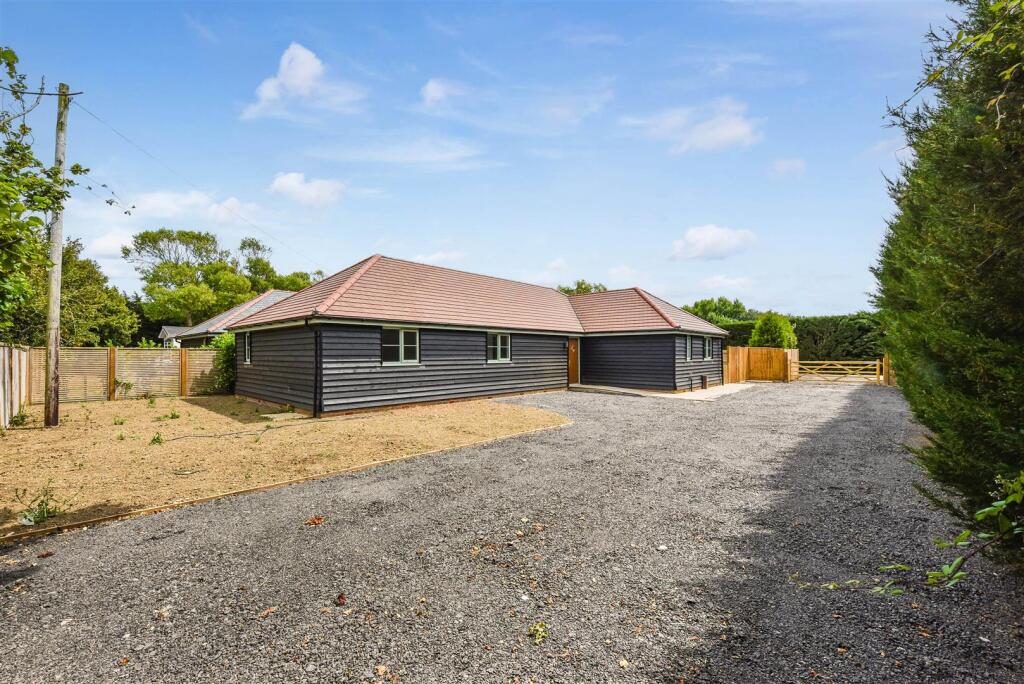 3-bed house on Chalk Lane, Sidlesham, £495,000