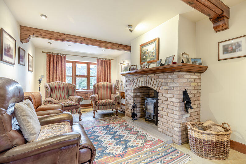 Detached Country House with Annexe & Equestrian Facilities set in 4.5 acres. photo 4