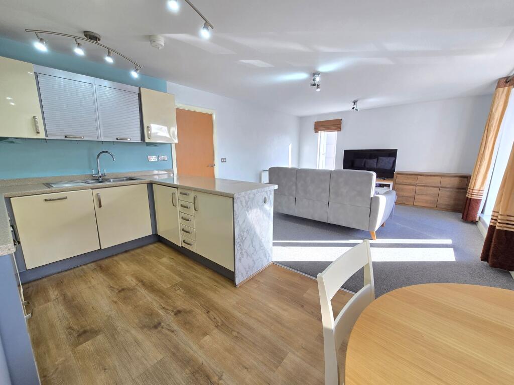 Apartment in Trafford, Hale - View 3