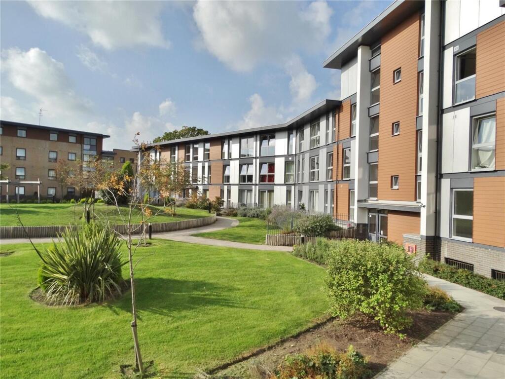 2-bed flat on Commonwealth Drive, Three Bridges, Crawley, £200,000