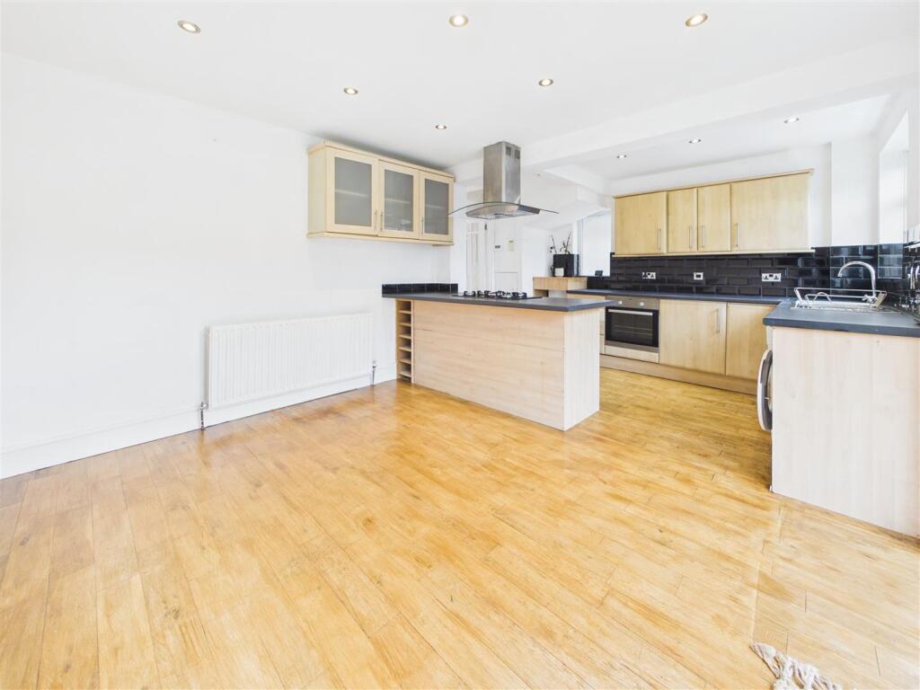 Claremont Close, Hersham, Walton-On-Thames – pohled 5