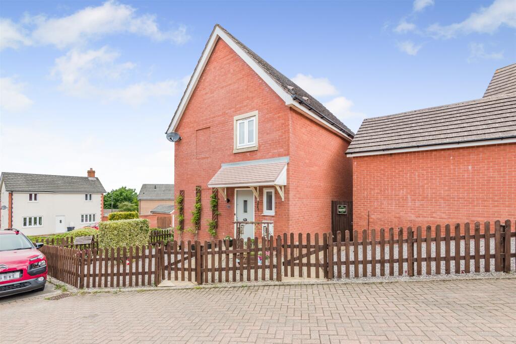 3-bed detached on Sneyd Wood Road, Cinderford, £270,000