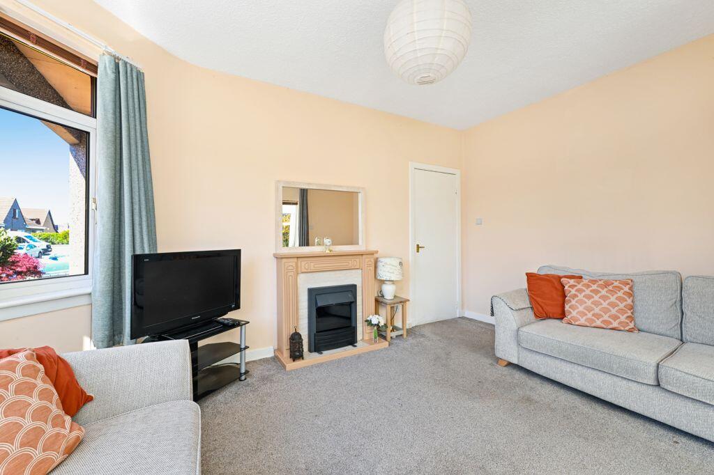12 Rosebank Gardens, Edinburgh, EH5 3QR photo 4