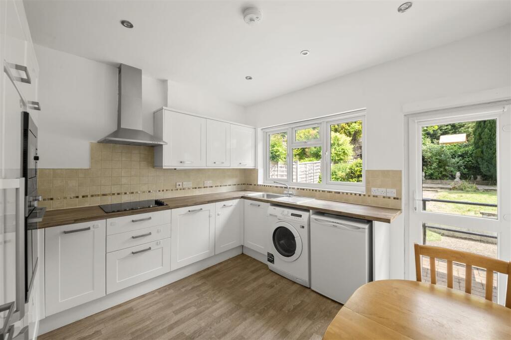 Woodville Gardens, Ruislip photo 2