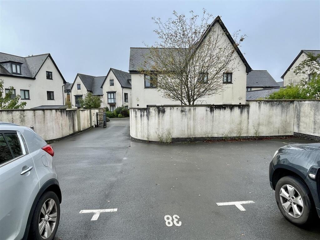 House in Plymouth - View 5