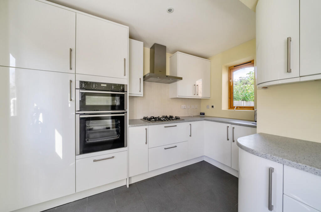 House in Binfield, Bracknell Forest - View 5