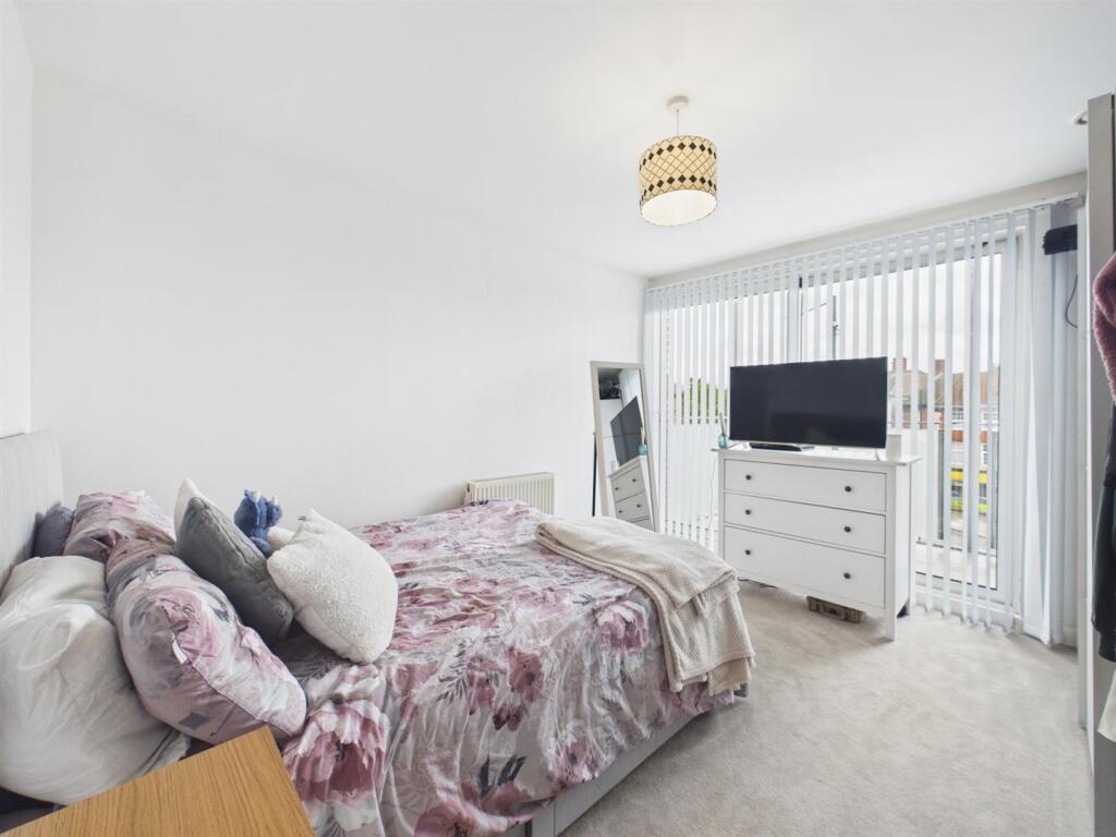 Apartment in London, London Borough of Hillingdon - More