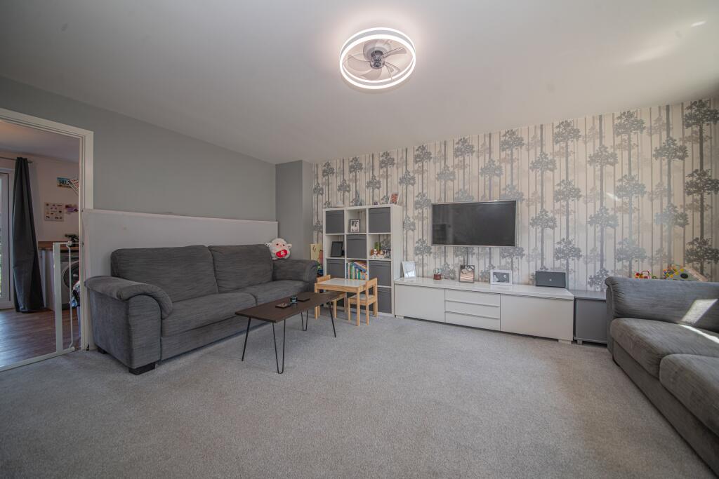 House in Eastleigh, Middle Stoneham - View 2