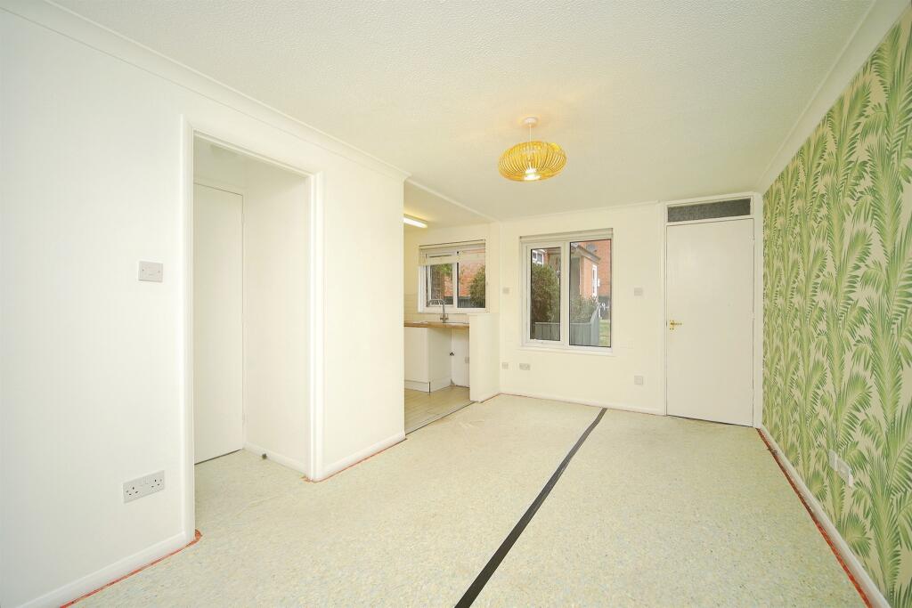 Apartment in Taunton, Blackbrook - View 3