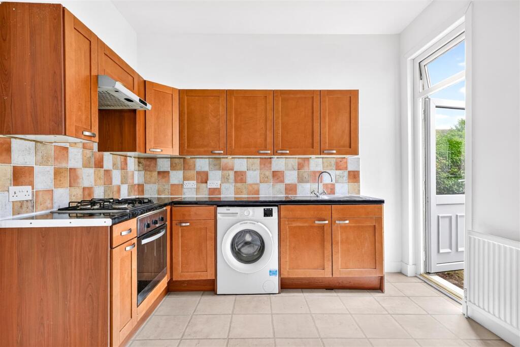 House in London, Goodmayes, Little Heath - View 5