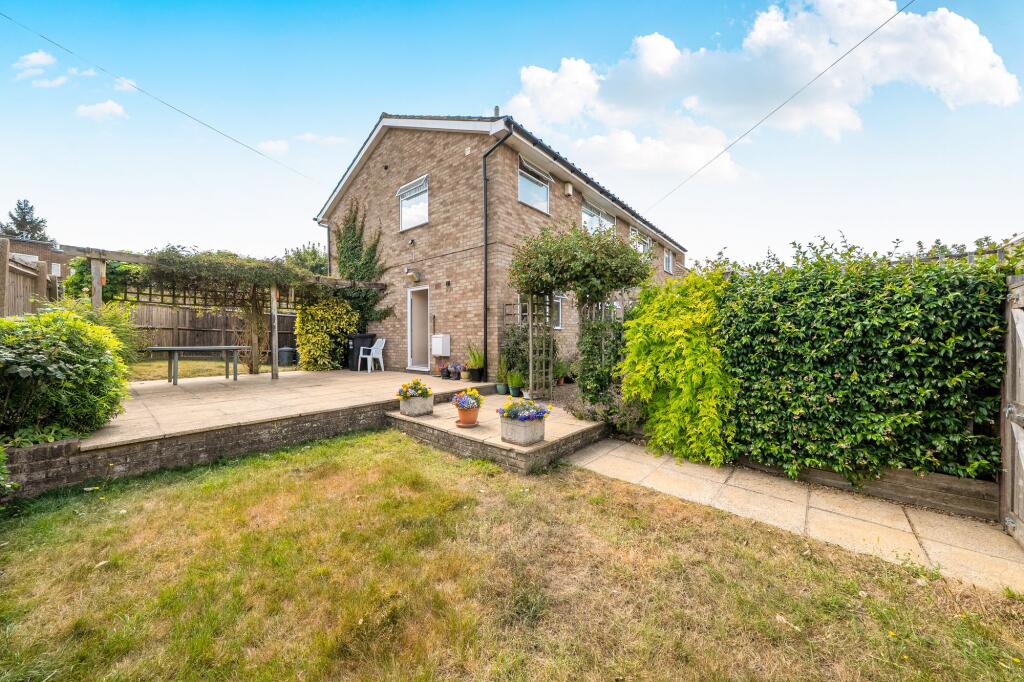 Coulsdon Road, Caterham, CR3 photo 4
