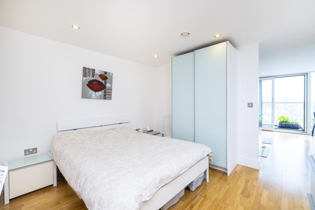 Apartment in London - More