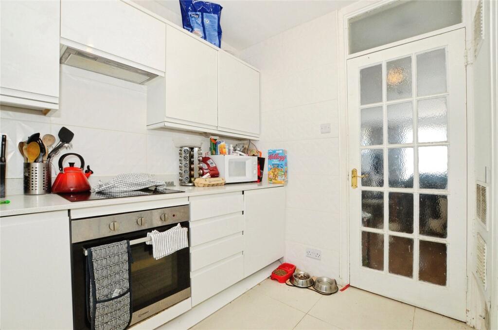 House in London, Northwood - View 4