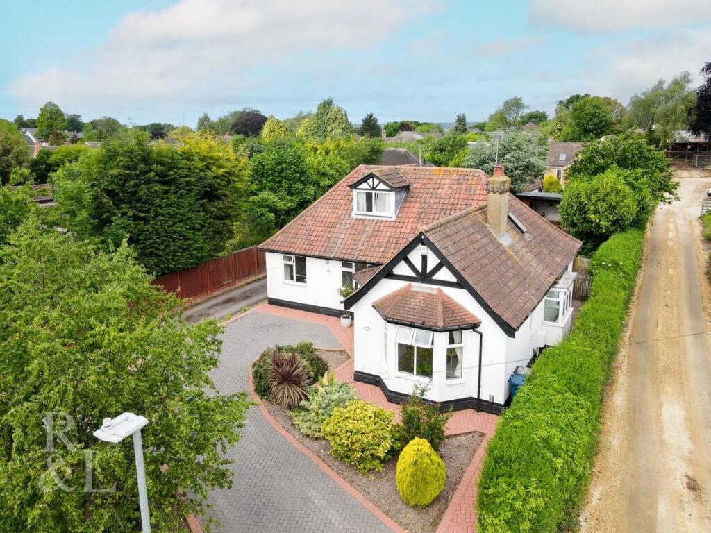 4-bed bungalow on Shelford Road, Radcliffe-On-Trent, Nottingham, £450,000
