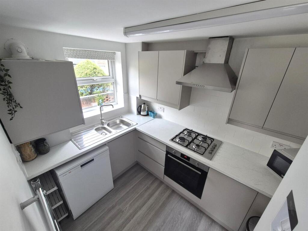 Apartment in Manchester, Whalley Range - View 5