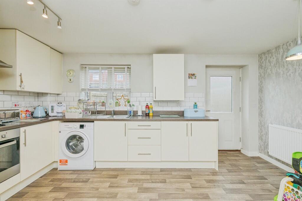 Oleander Close, Tamworth - More