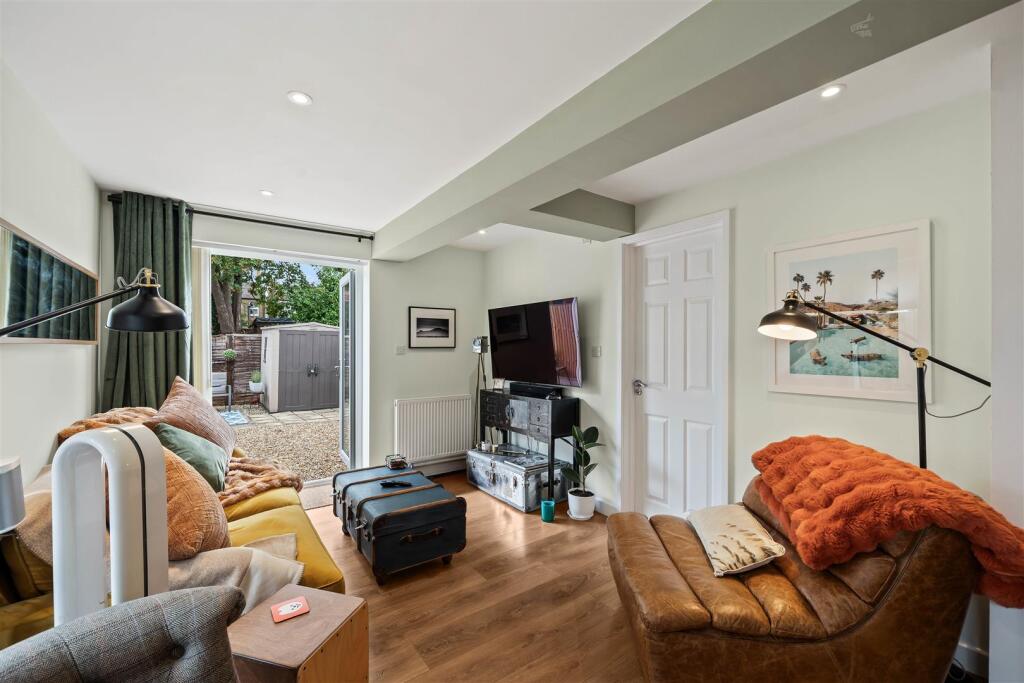 Apartment in London - More