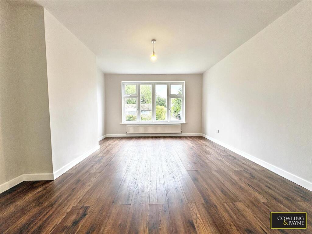 Long Meadow Drive, Wickford photo 4
