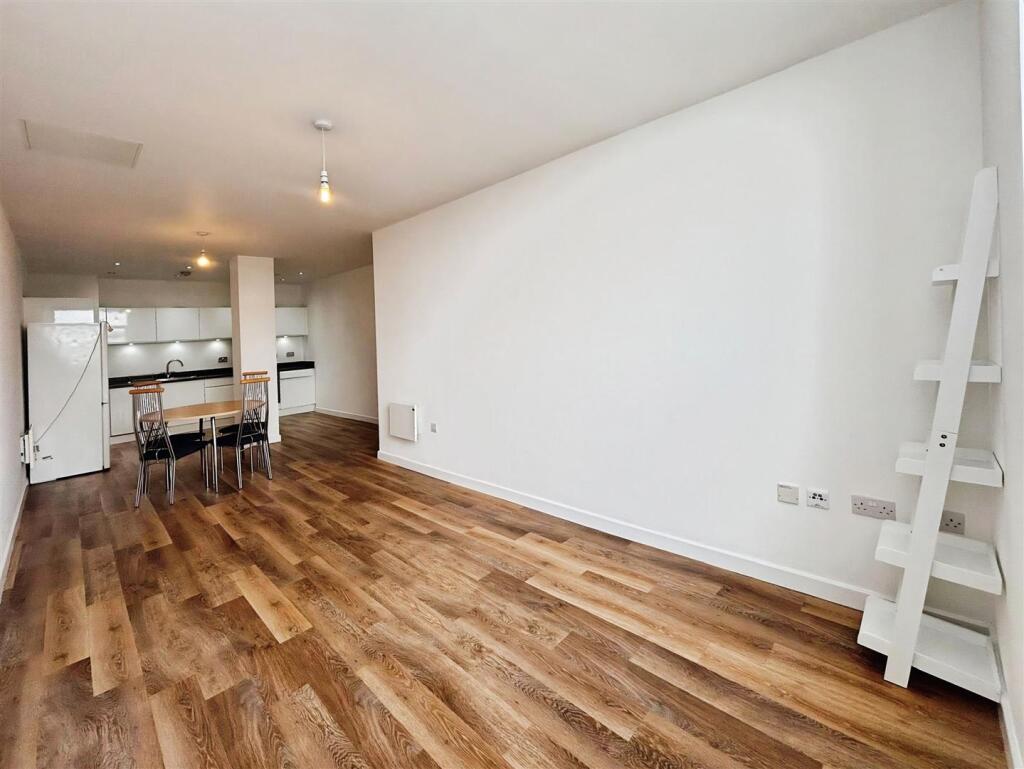 Apartment in Leeds - View 3