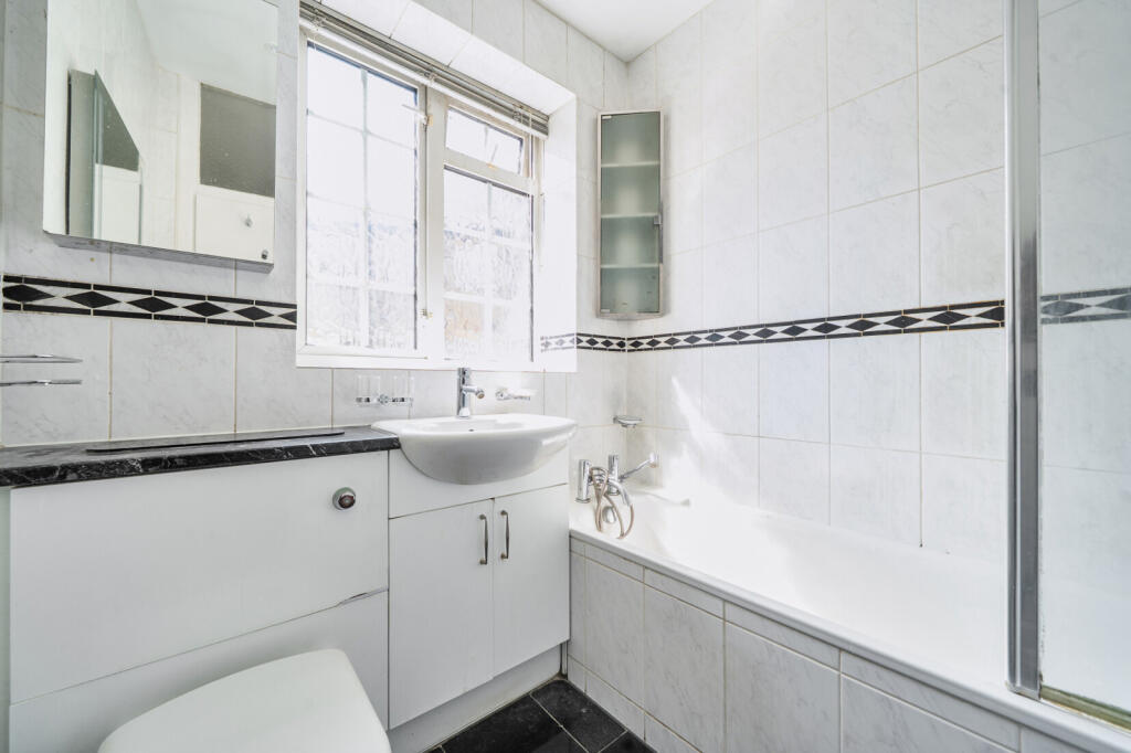 Apartment in Twickenham - More