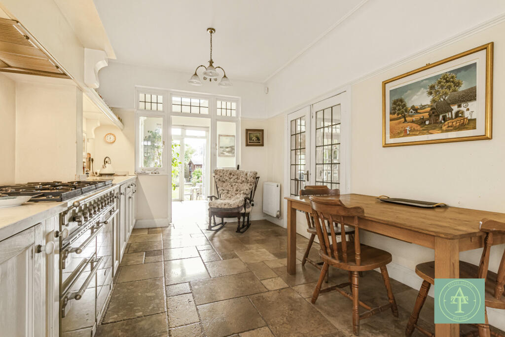 Meadway, Southgate, London, N14 photo 4