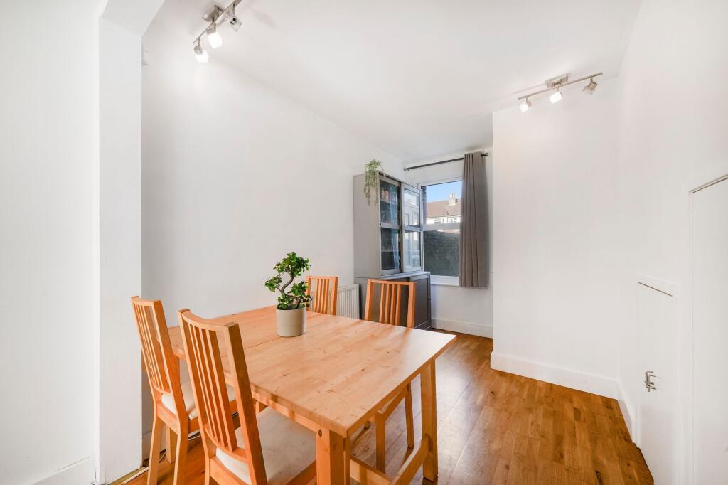 House in Croydon - View 3