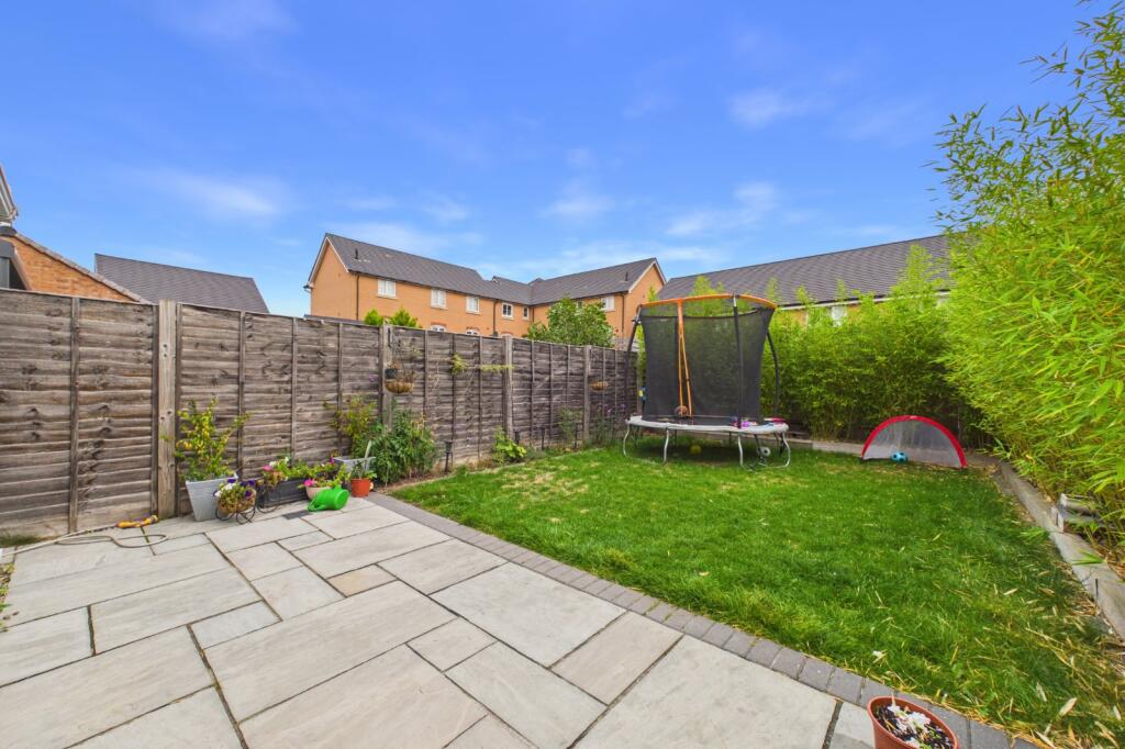 House in Winnersh, Sindlesham - More
