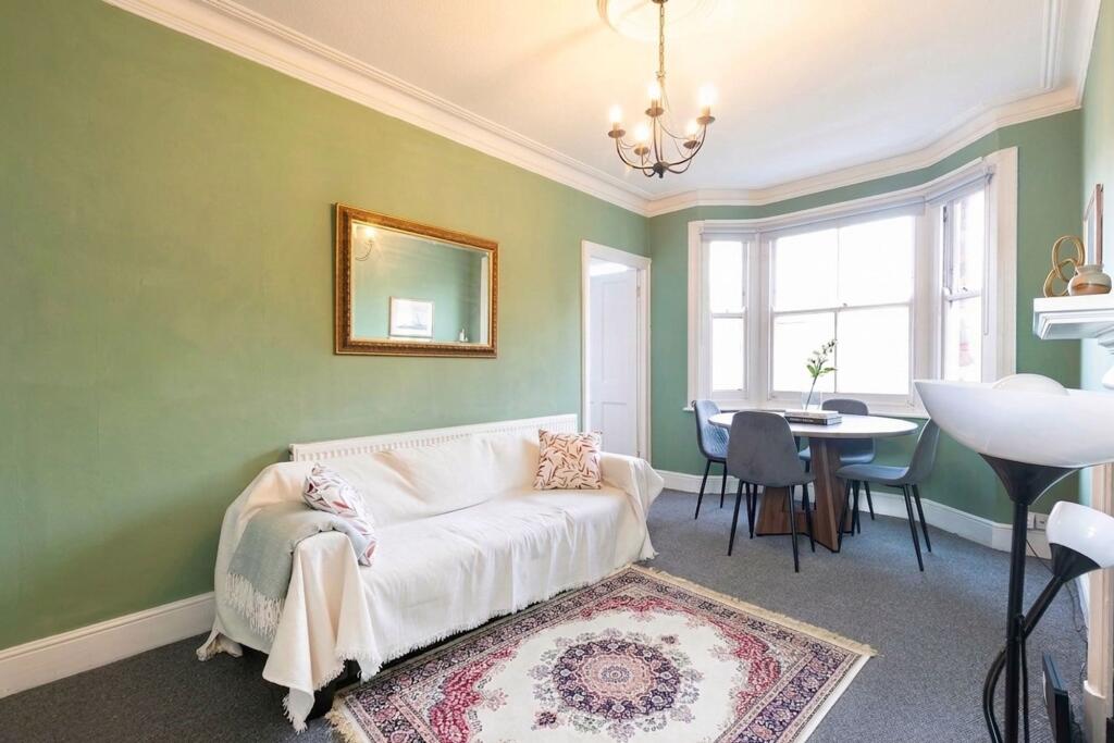 Apartment in London - View 2