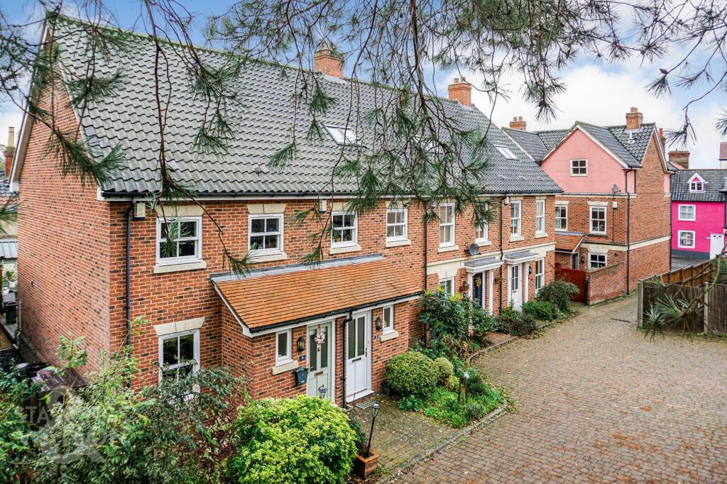 3-bed house on Saxon Place, Bungay, £270,000