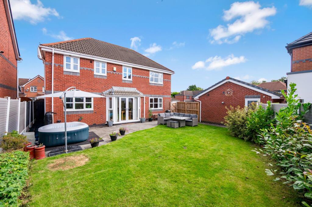 Kingston Close BL8 | 4-Bed Detached with Study, Modern Kitchen, Double Garage & Southwest-Facing Garden photo 4