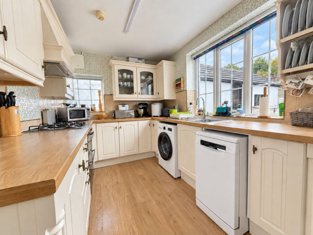 Grange Park Drive, Bingley, BD16 photo 4
