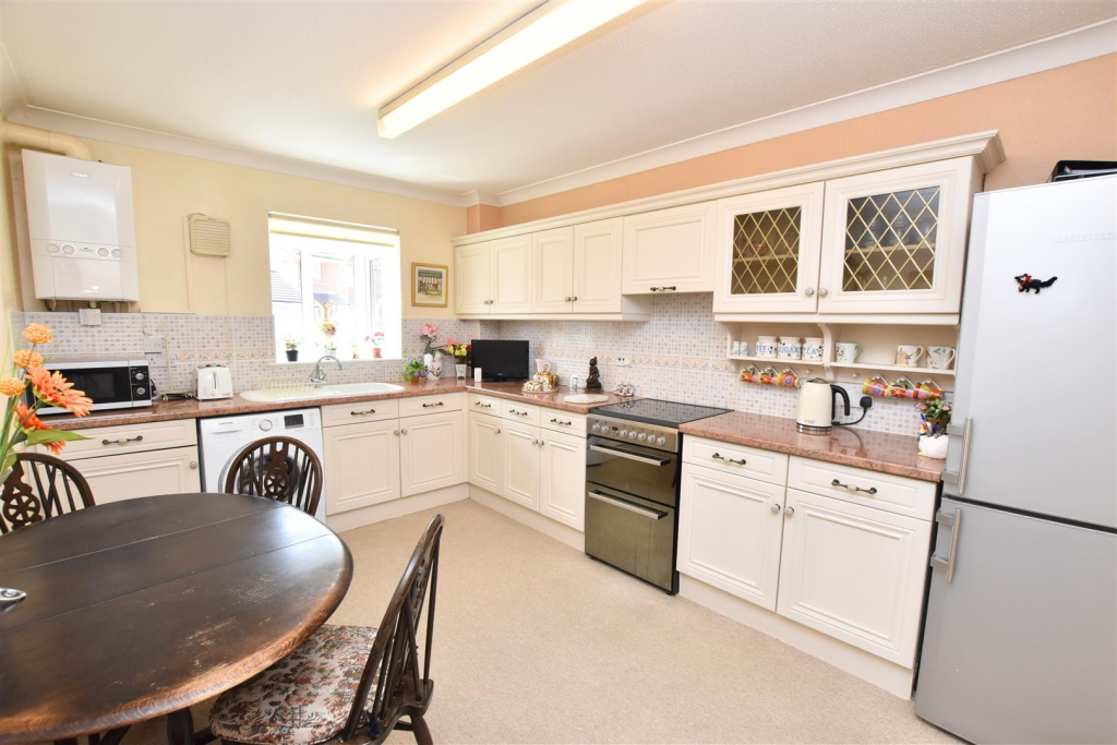Apartment in Grimsby, Scartho - View 2