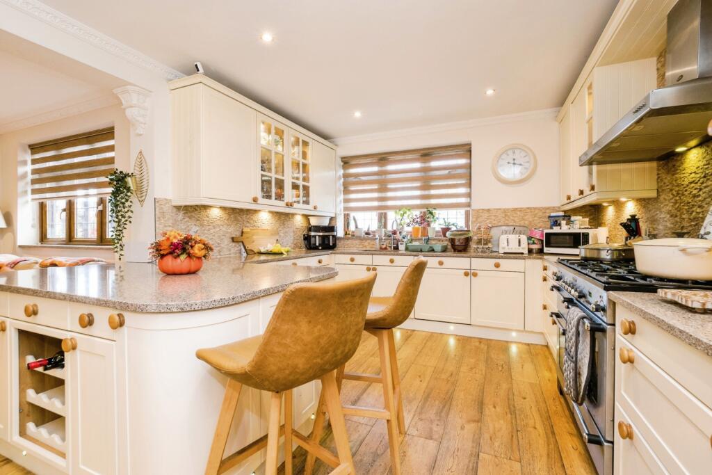 House in Epping Forest, Chigwell - View 4