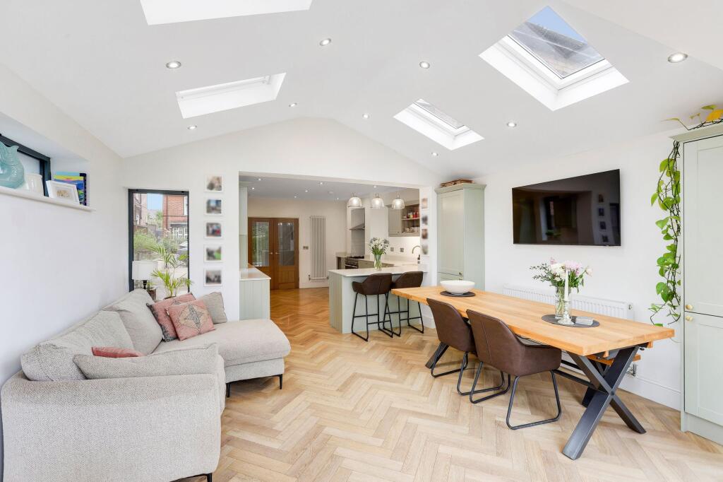 House in Gedling, Nottinghamshire - View 5