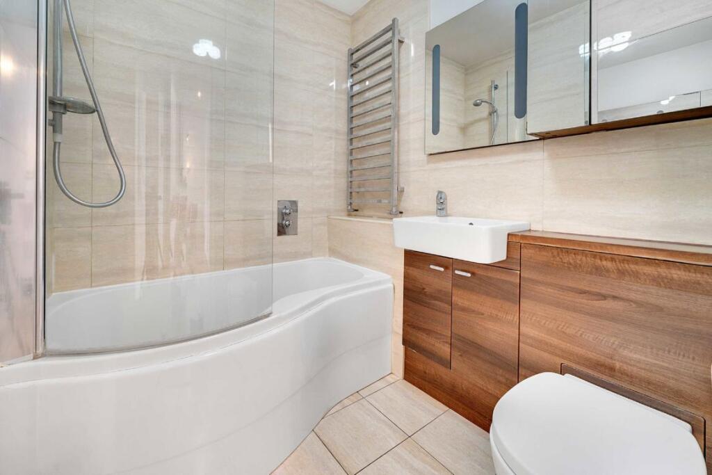 Apartment in London - More