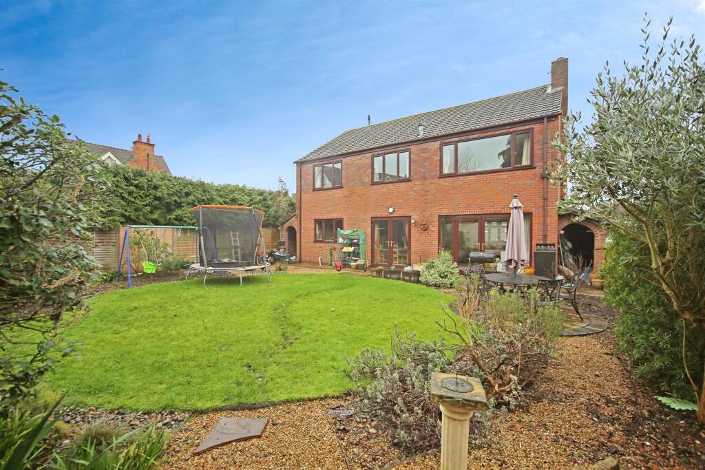 House in Stratford-on-Avon, Stratford-upon-Avon - View 3