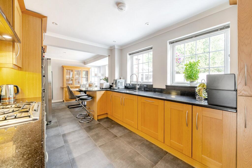 House in Walton-on-Thames, Surrey - View 3